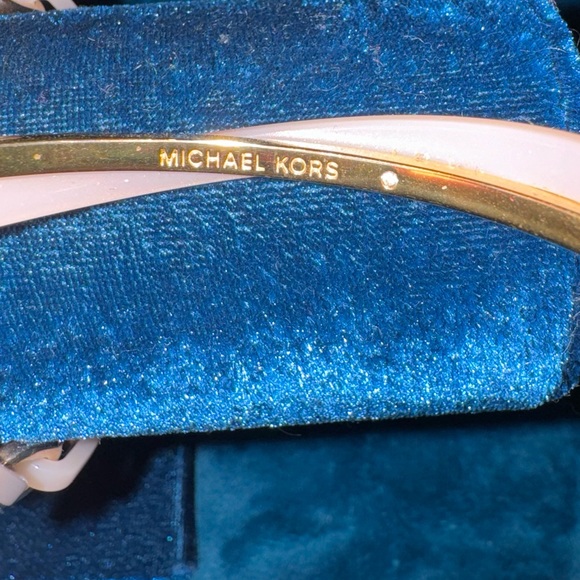 2 Michael Kors bracelet set rose pink and yellow gold tone bangle and Cuban link - Picture 4 of 12